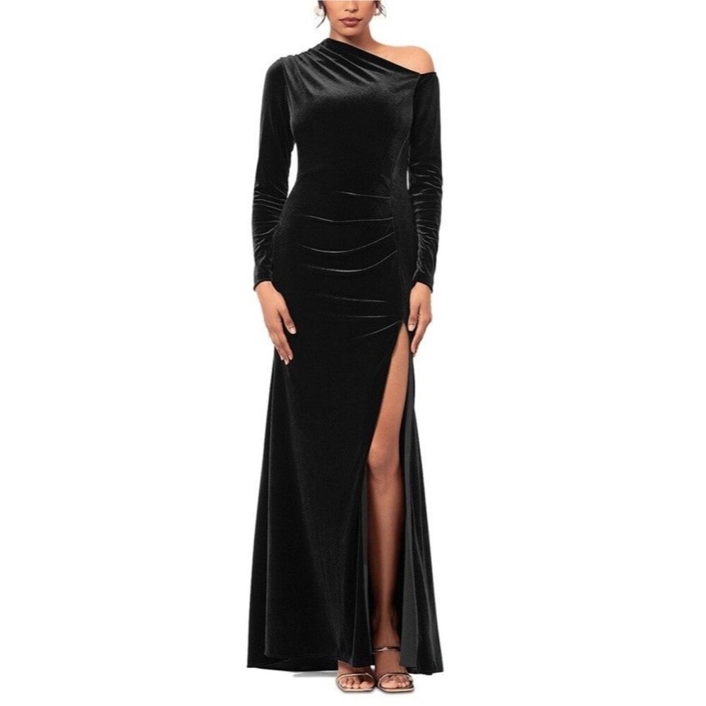 NWT Aqua Women’s Long Sleeved Velvet Dress  Size 2